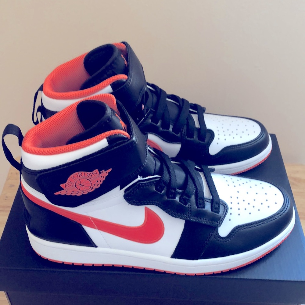 🖤🧡NIKE AIR JORDAN 1 HI FLYEASE SNEAKERS🧡🖤 - Picture 3 of 12